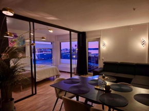 Waterfront fjord view, home office, 2 BR LUX apt, parking on-site